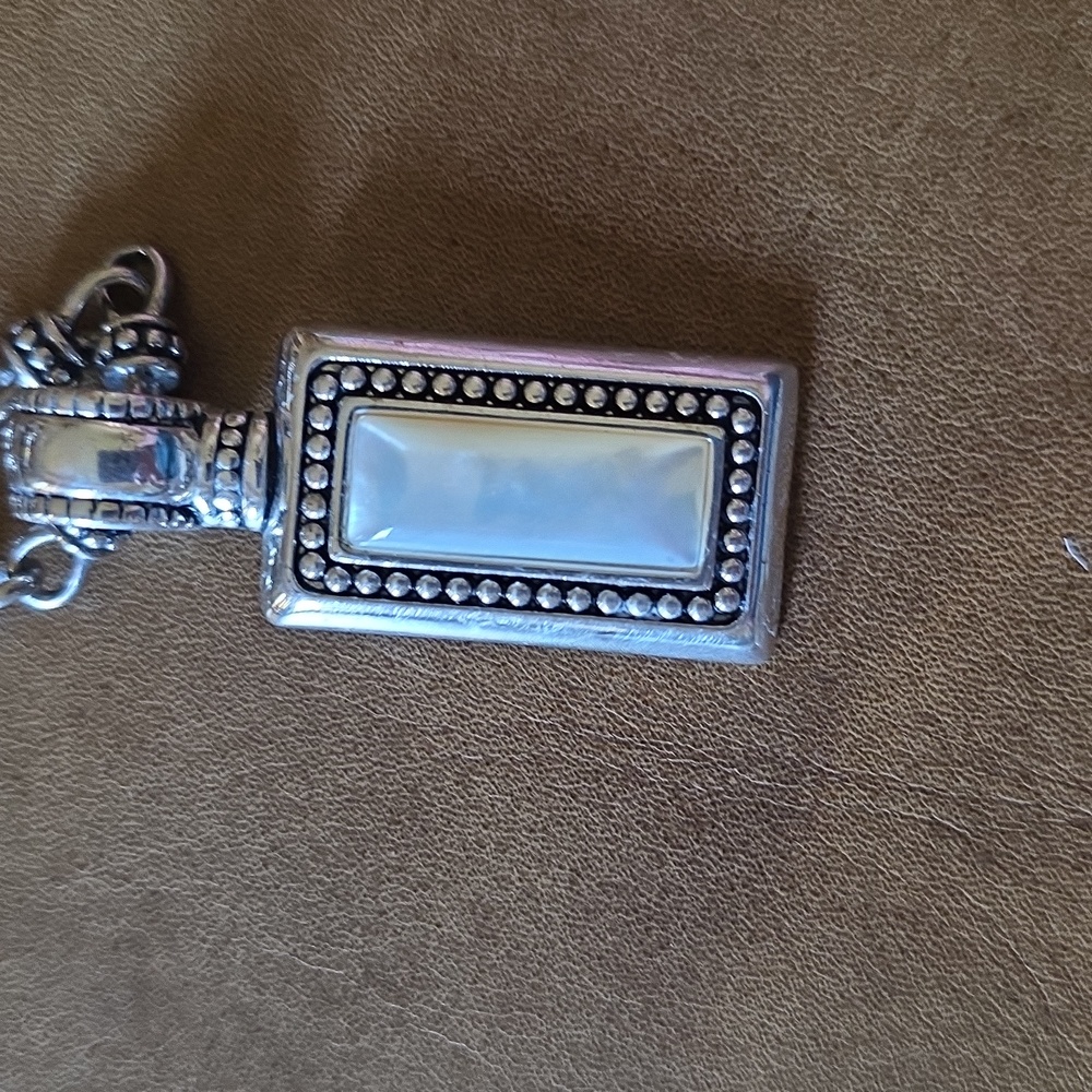 Elegant Silver Necklace With Rectangular Pendant - image 2